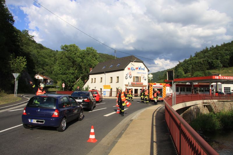 Verkehrslenkungsmaßnahme der Löschgruppe Brück in Ahrbrück