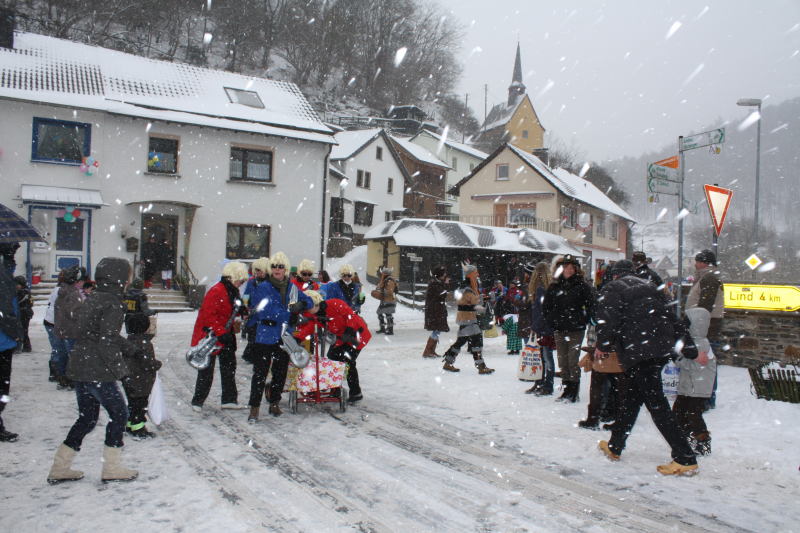 Umzug Weiberfastnacht Ahrbrück