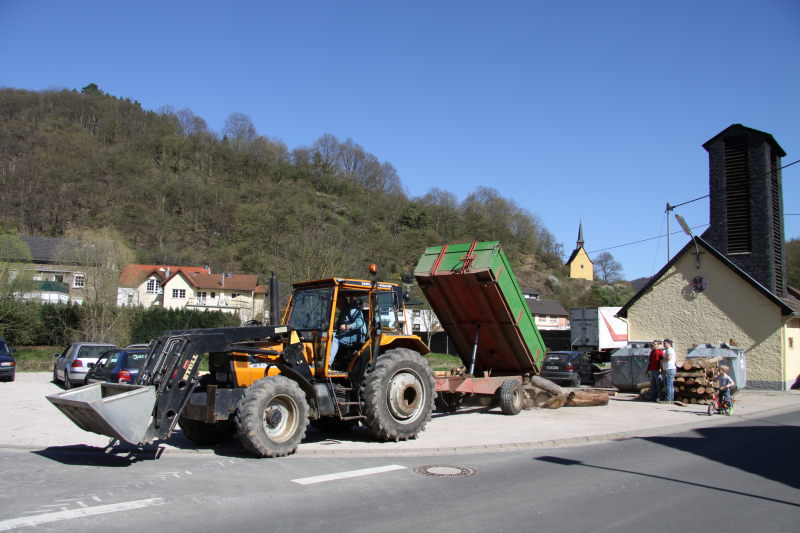 Vorbereitungen Maibaumstellen in Brück